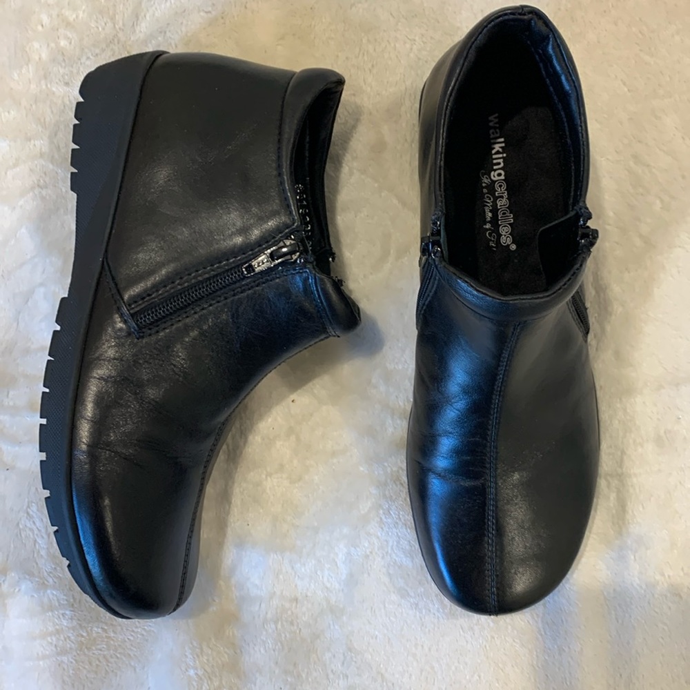 Women’s walking cradles booties